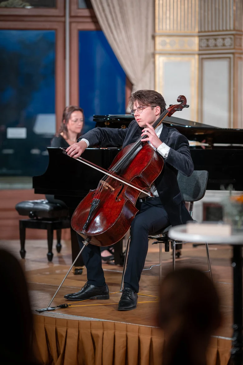 Zwei junge Musiker beim Konzert Jugend musiziert