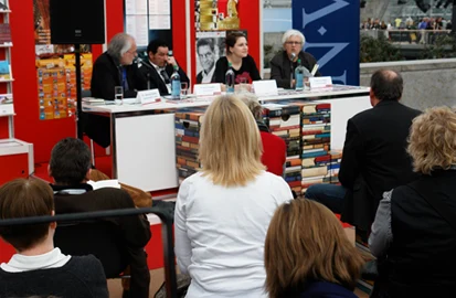 Foto einer Lesung auf der Buchmesse.