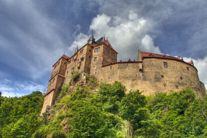 Blick vom Ufer auf die alte Ritterburg Kriebstein.