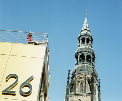 Foto: Zwickau, Mariendom und eine Dachterrasse.